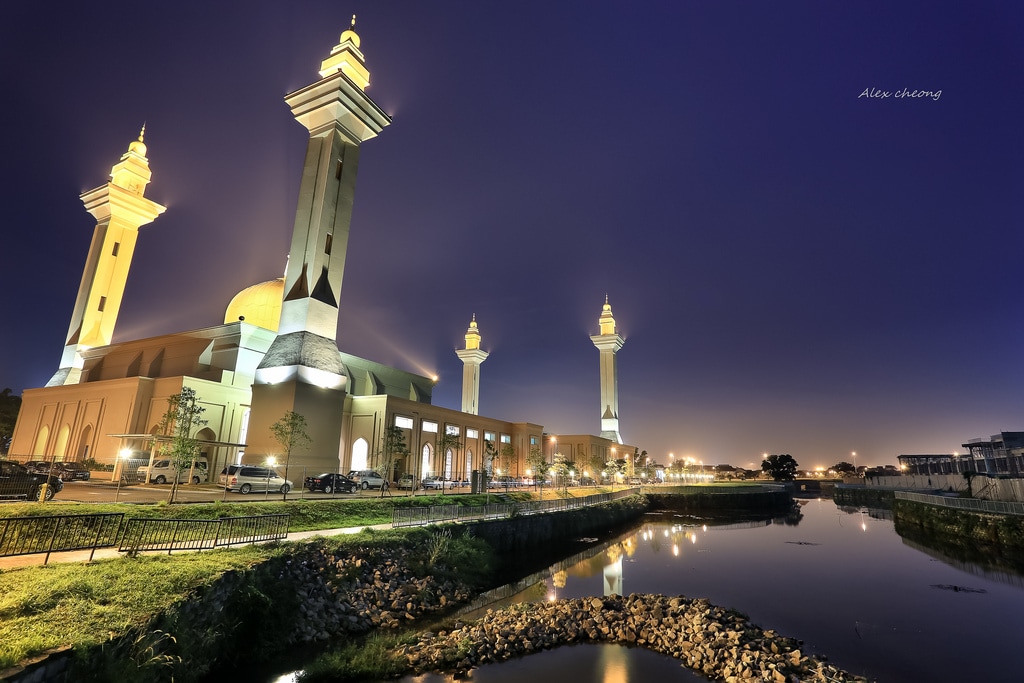 Bukit Jelutong Mosque