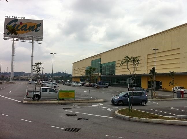 Giant Hypermarket, PJ